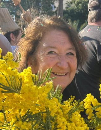 Fabienne de Laroche (Phillia), artiste peintre à Toulouse, dans son atelier de peinture